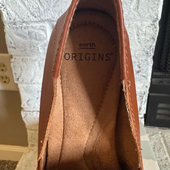 Earth Origins Tan Leather Loafers. New in box - Picture 2 of 7